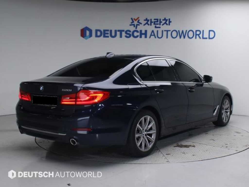 BMW 5-Series — photo 02