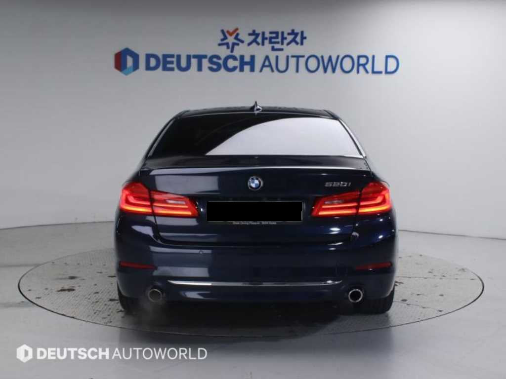BMW 5-Series — photo 04
