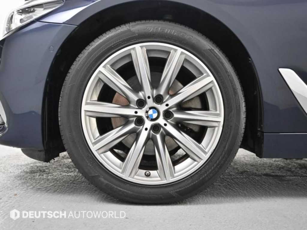 BMW 5-Series — photo 05