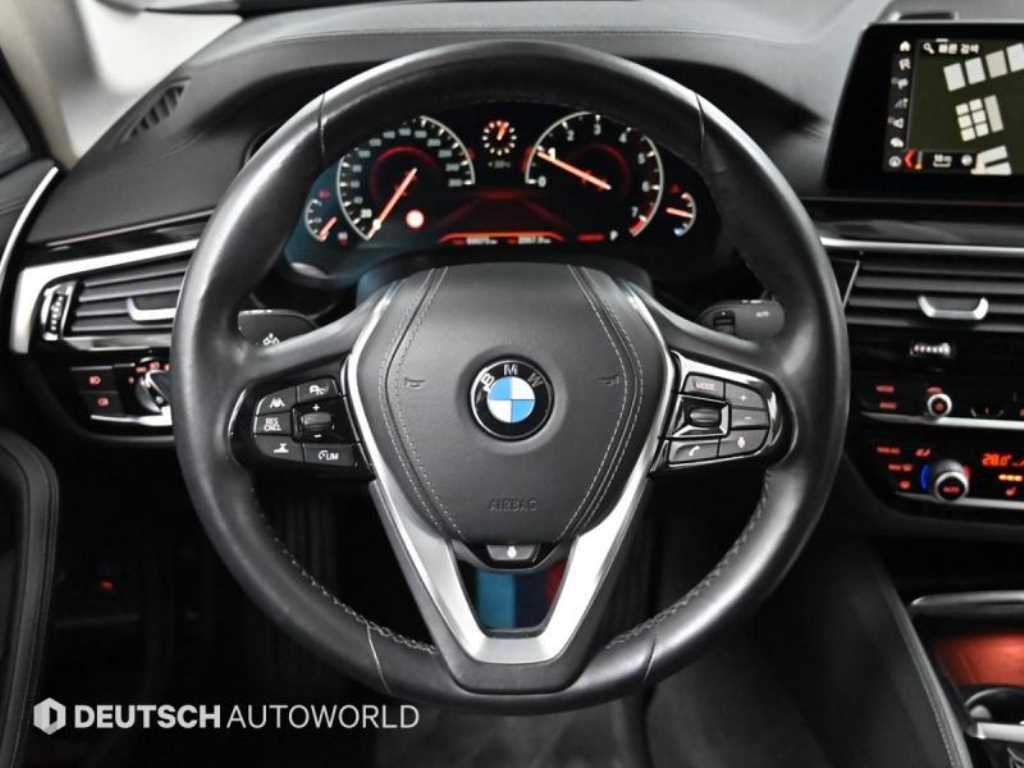 BMW 5-Series — photo 13
