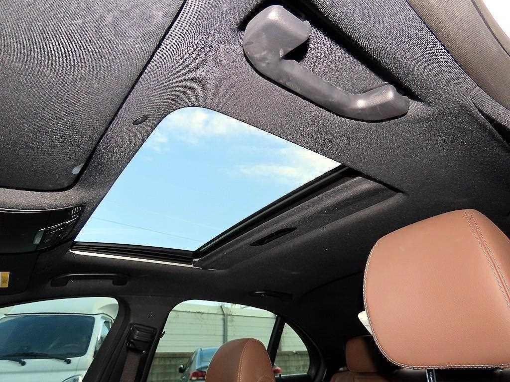 Mercedes-Benz E-Class — photo 16
