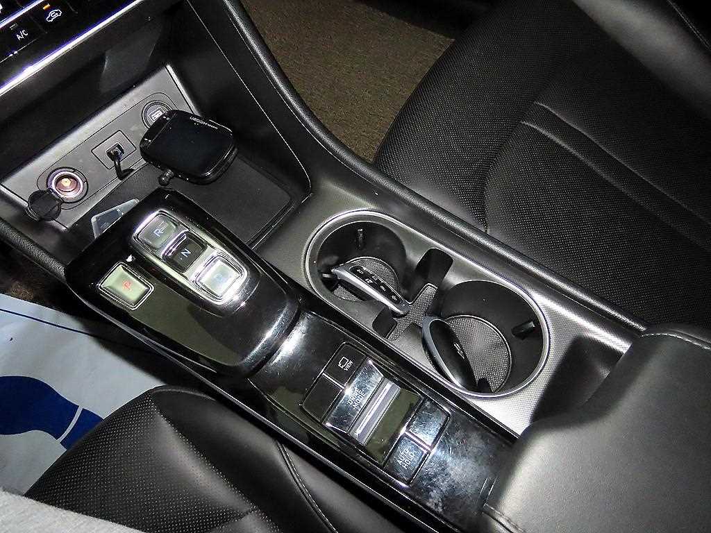 Hyundai Sonata — photo 12
