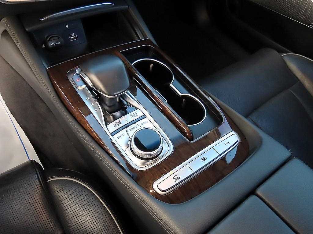 Kia K9 — photo 11