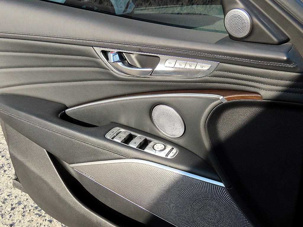 Kia K9 — photo 12
