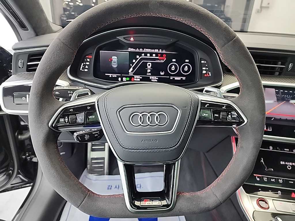 Audi RS7 — photo 09