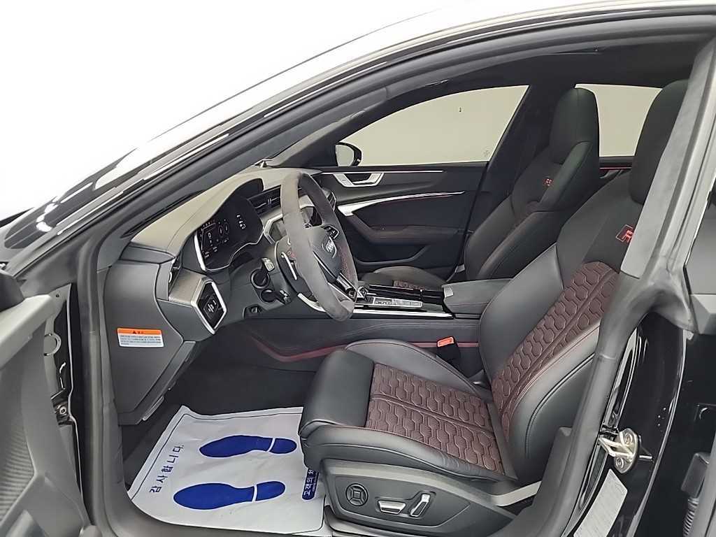 Audi RS7 — photo 11
