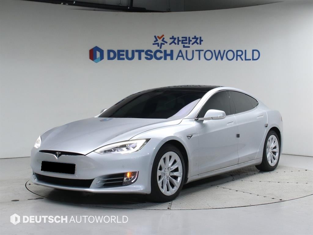 Tesla Model S — photo 01