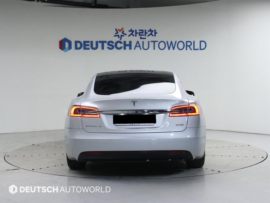 Tesla Model S — photo 04