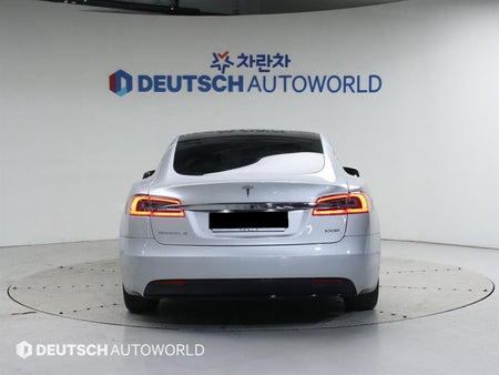 Tesla Model S — photo 04