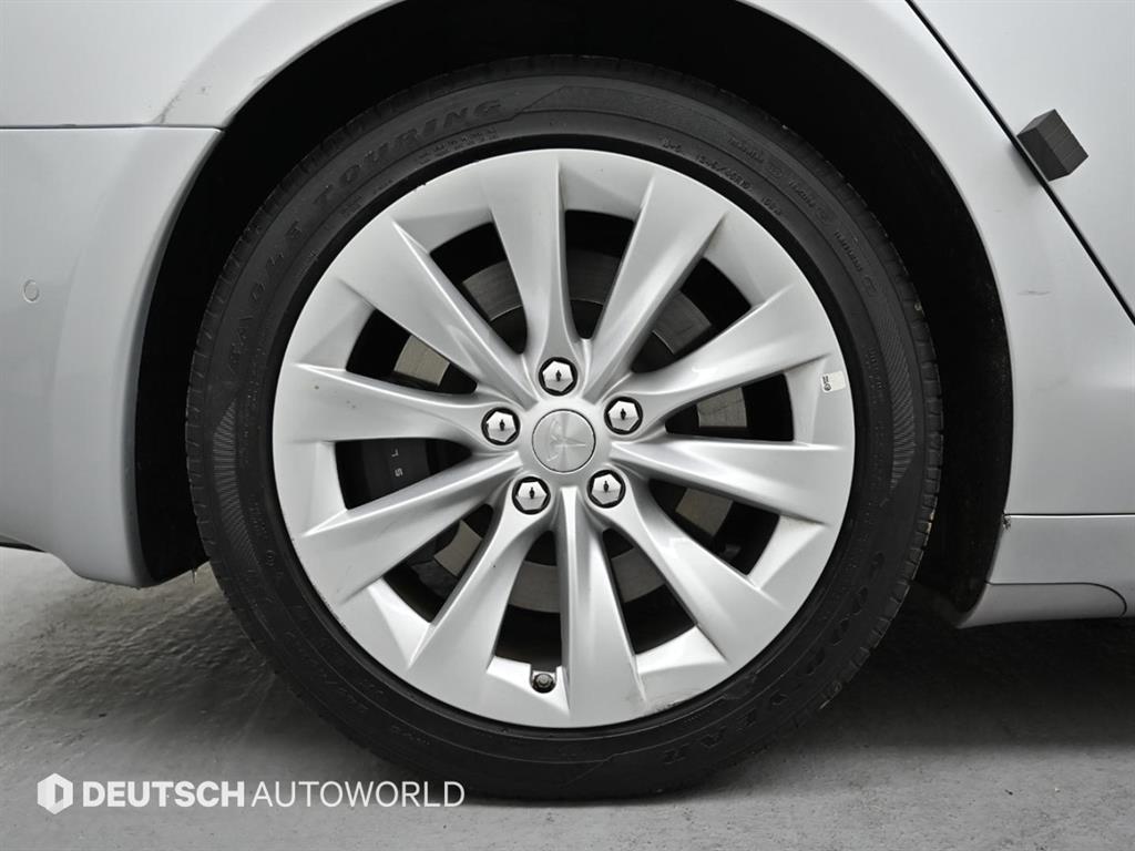 Tesla Model S — photo 05