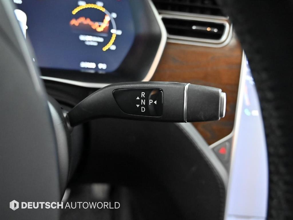 Tesla Model S — photo 09