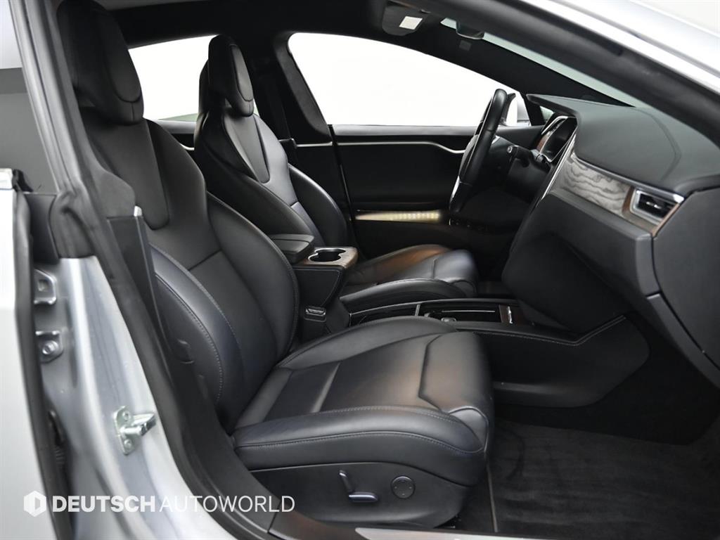 Tesla Model S — photo 10