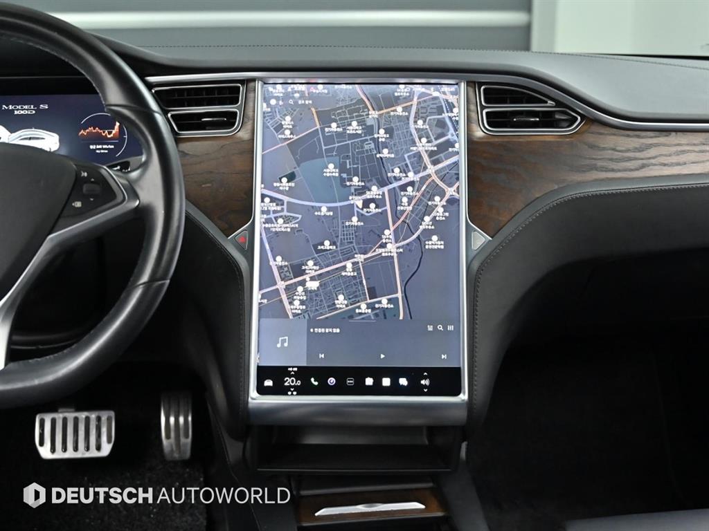 Tesla Model S — photo 14