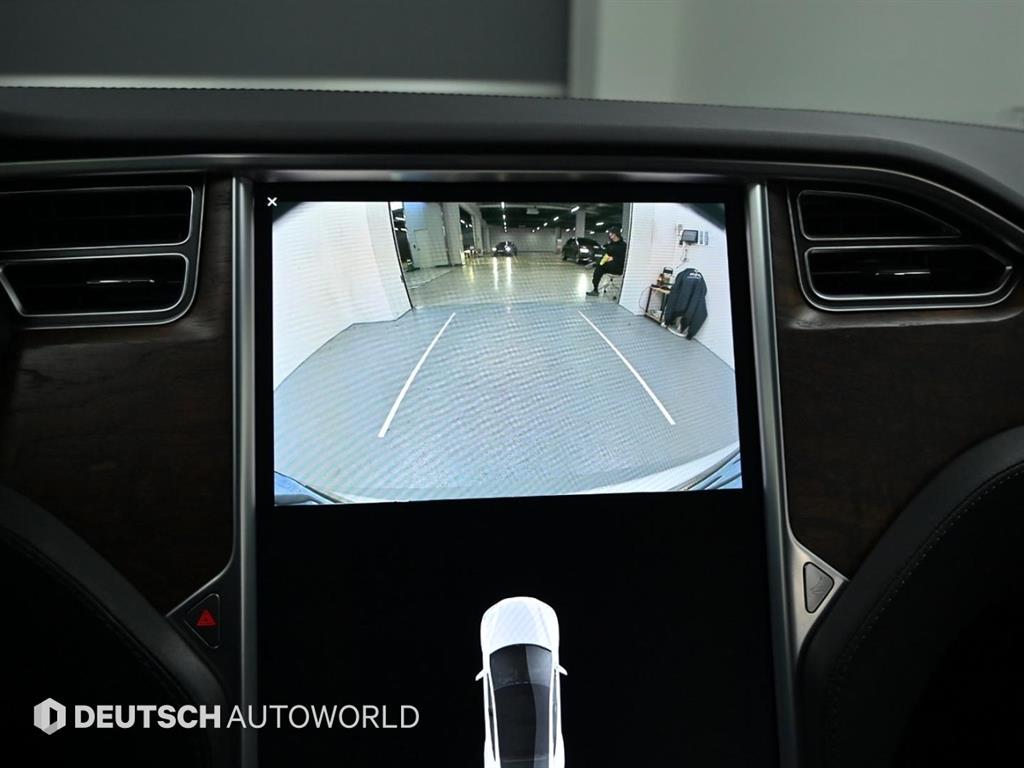 Tesla Model S — photo 15