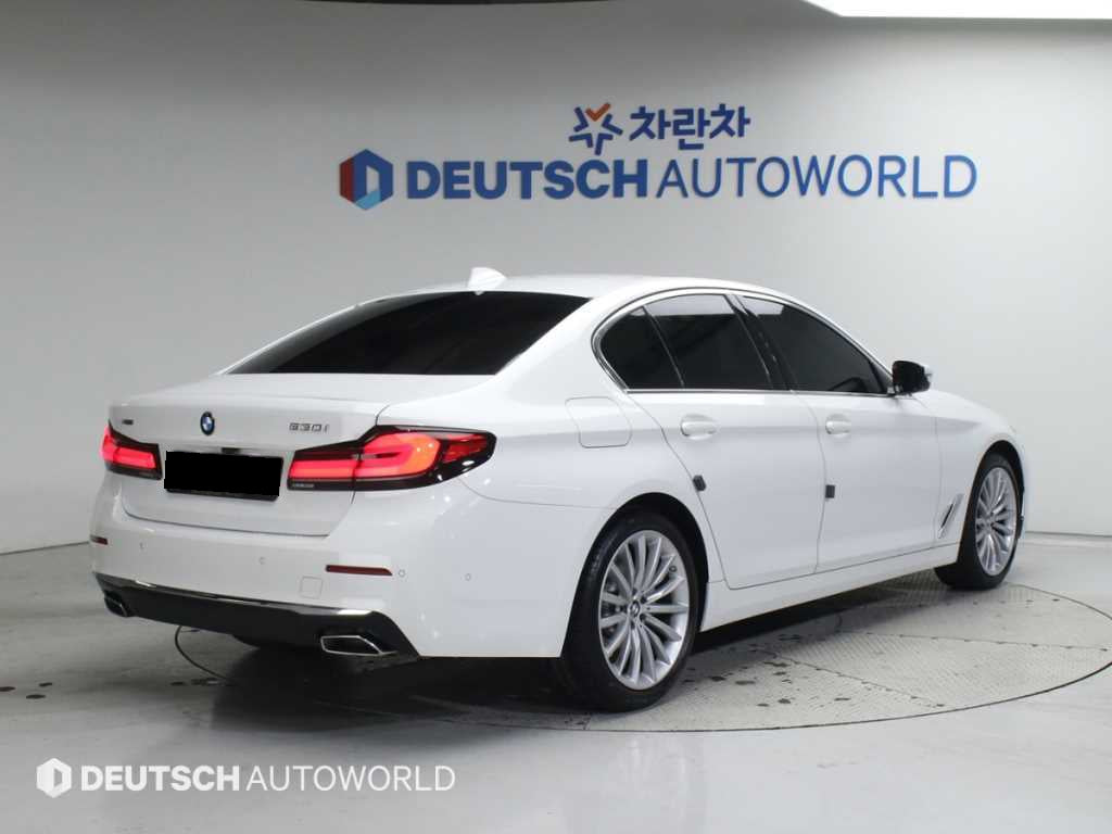 BMW 5-Series — photo 02
