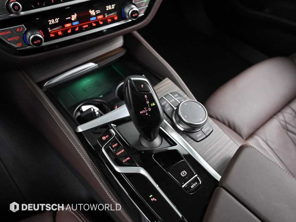 BMW 5-Series — photo 09