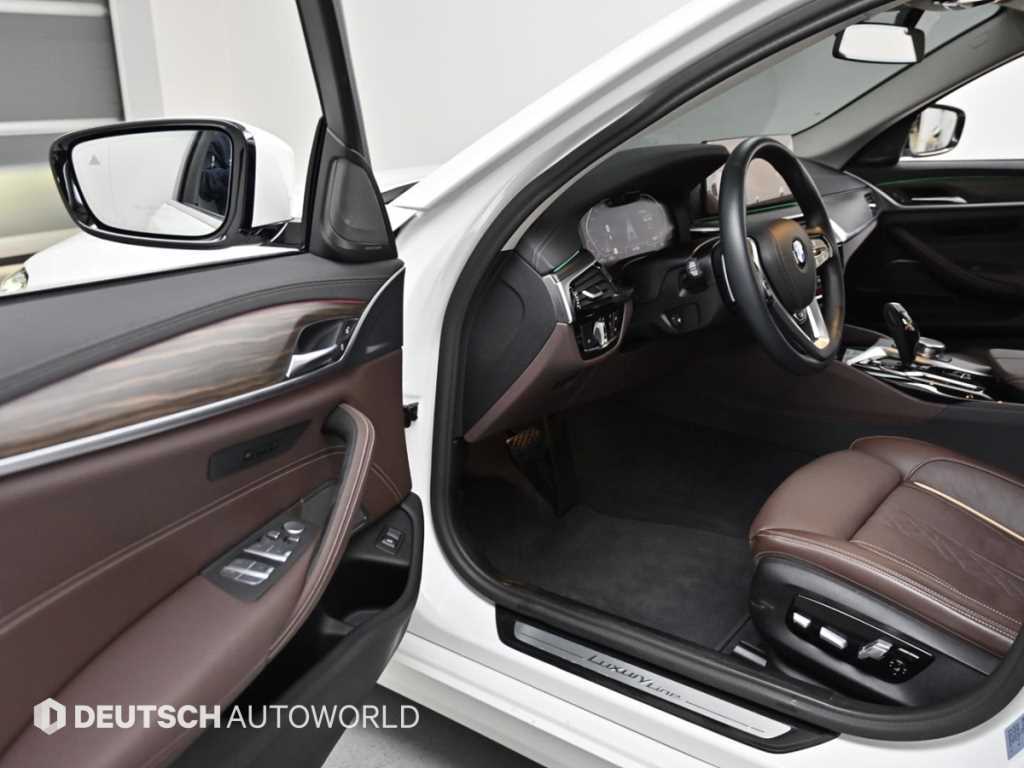 BMW 5-Series — photo 11