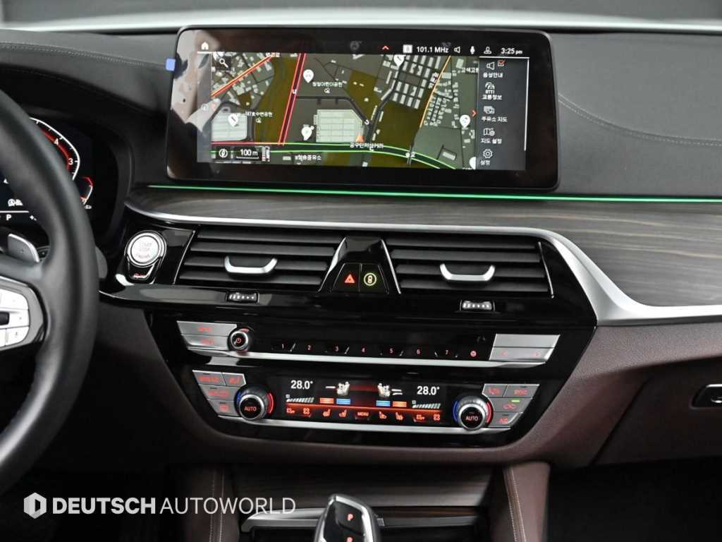 BMW 5-Series — photo 14