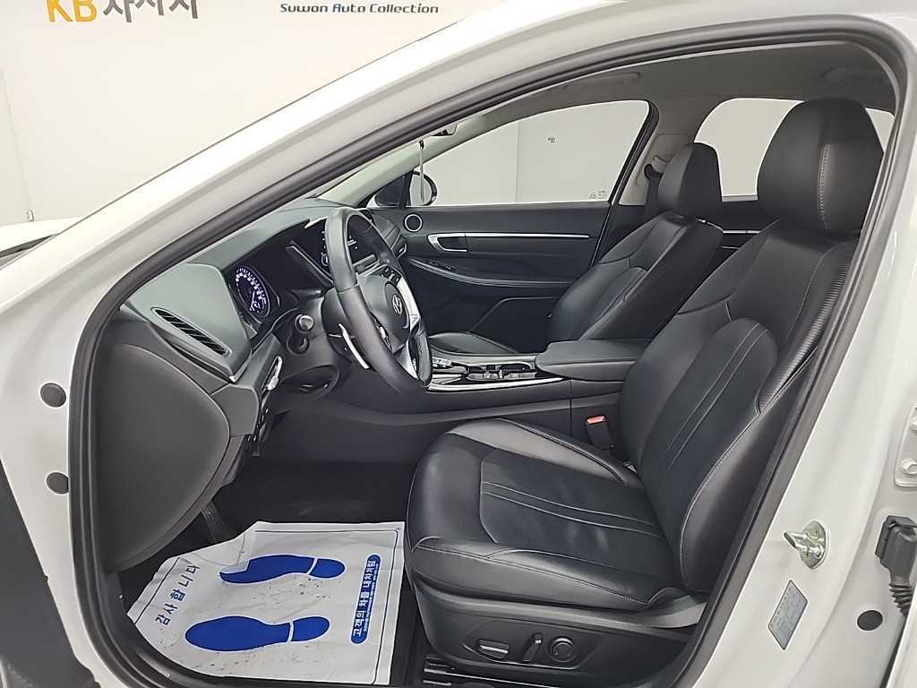 Hyundai Sonata — photo 11