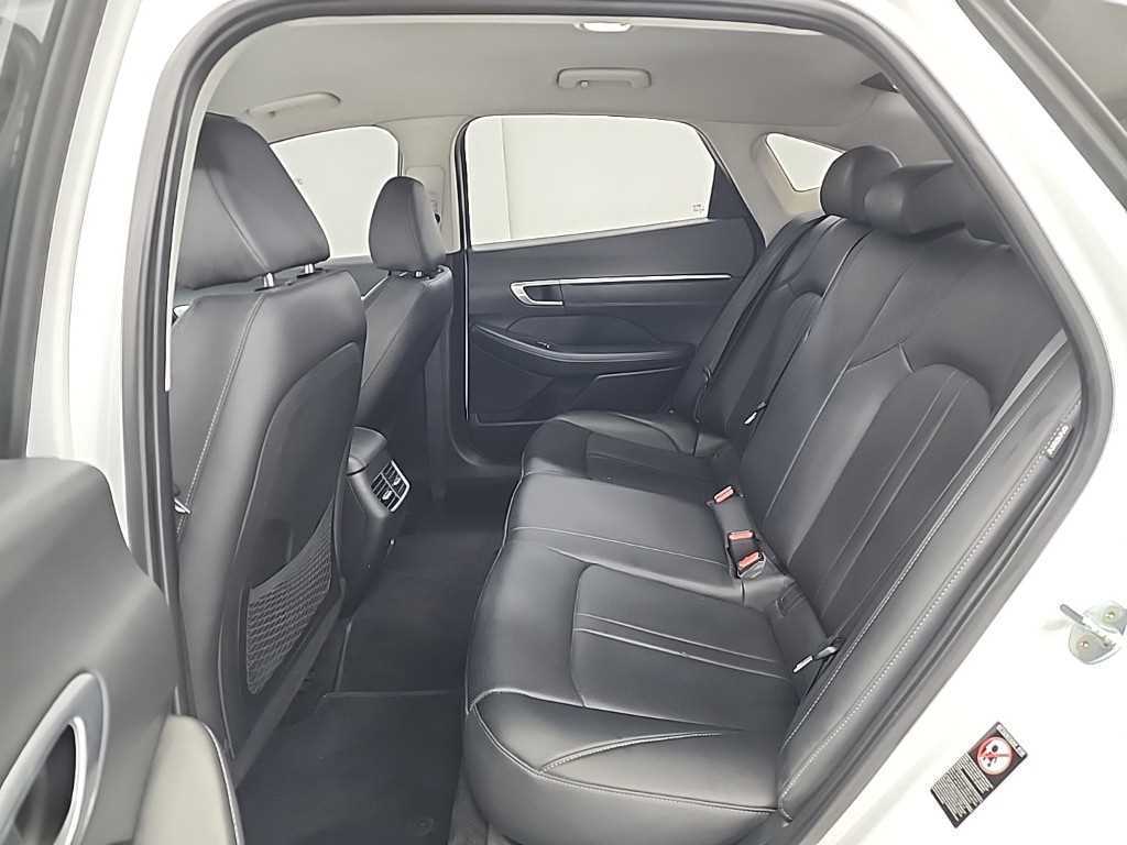 Hyundai Sonata — photo 12