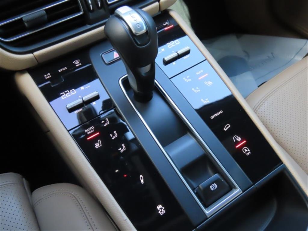 Porsche Macan — photo 06