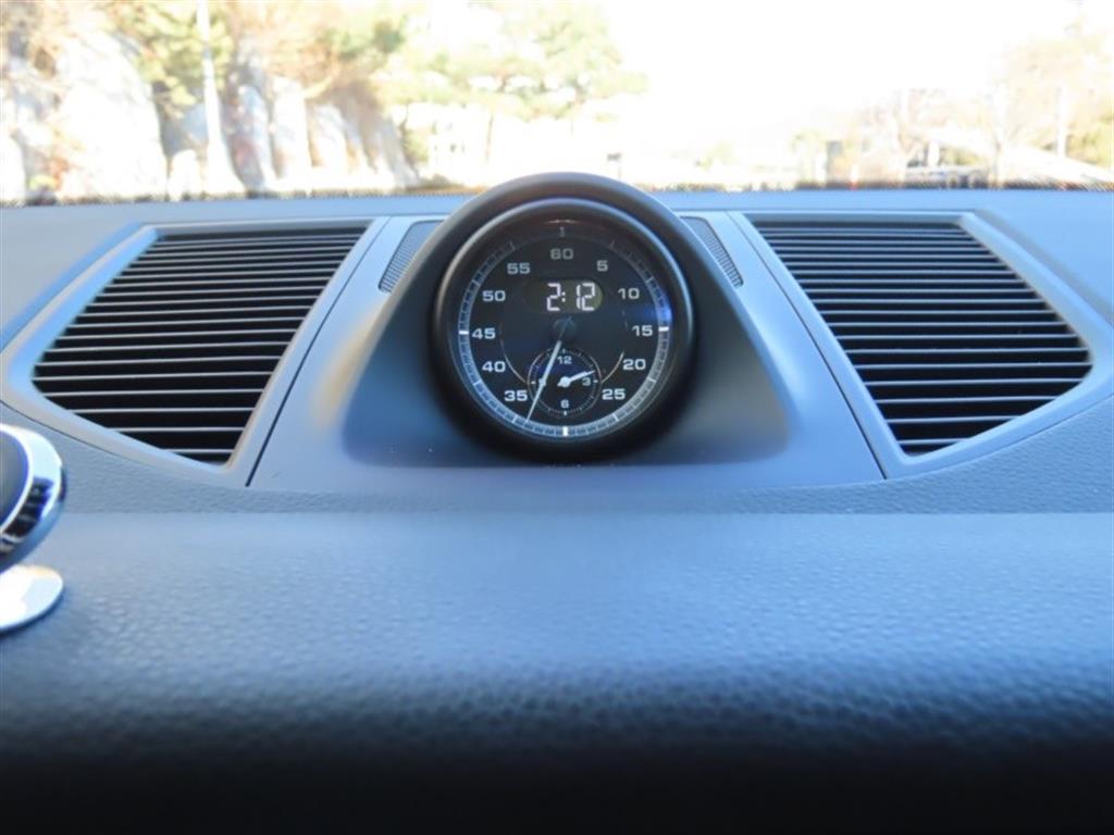 Porsche Macan — photo 09