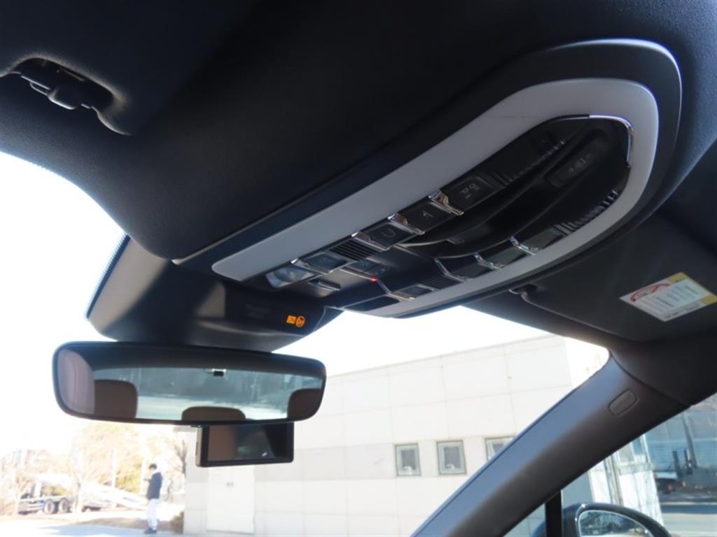 Porsche Macan — photo 10