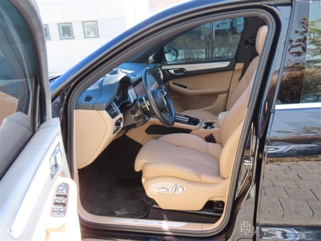 Porsche Macan — photo 13