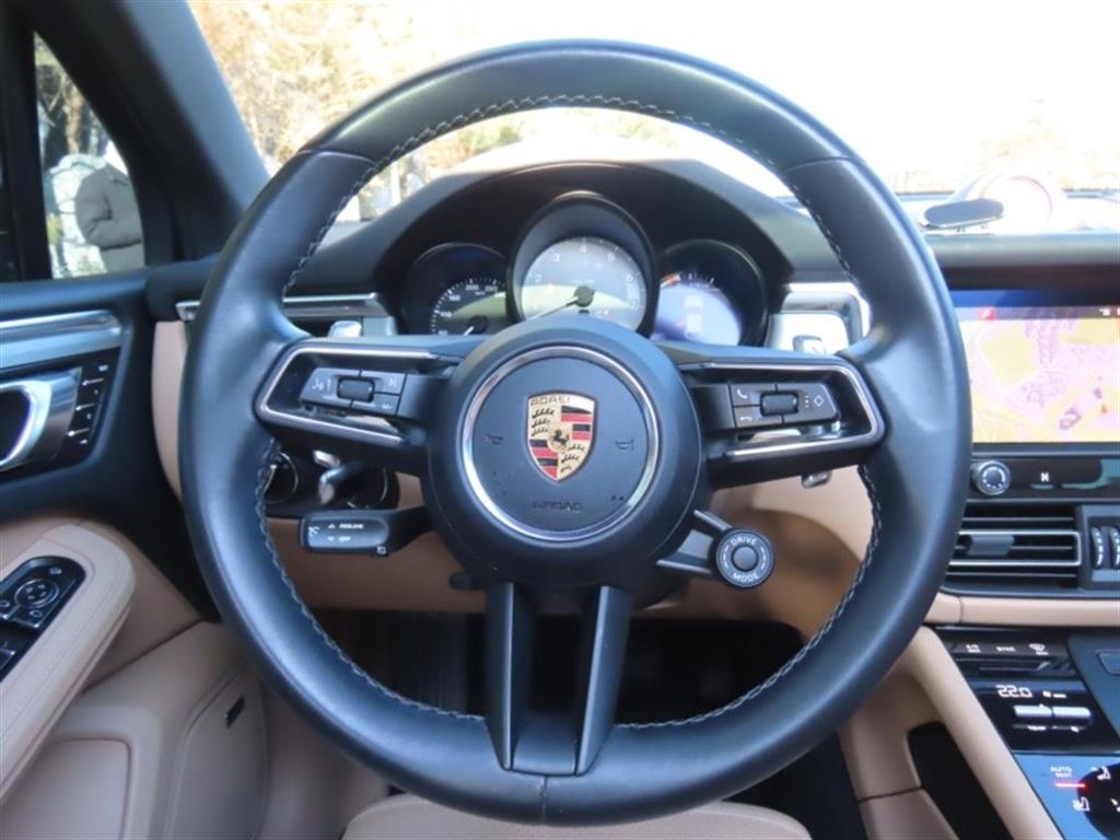 Porsche Macan — photo 16