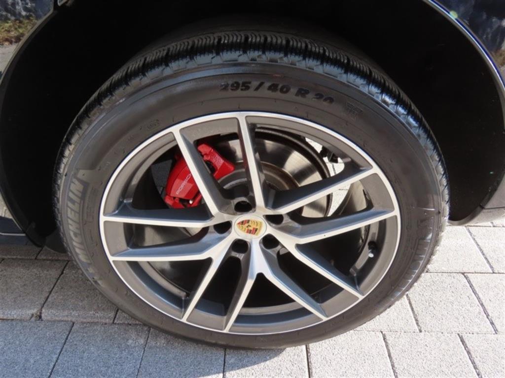 Porsche Macan — photo 17