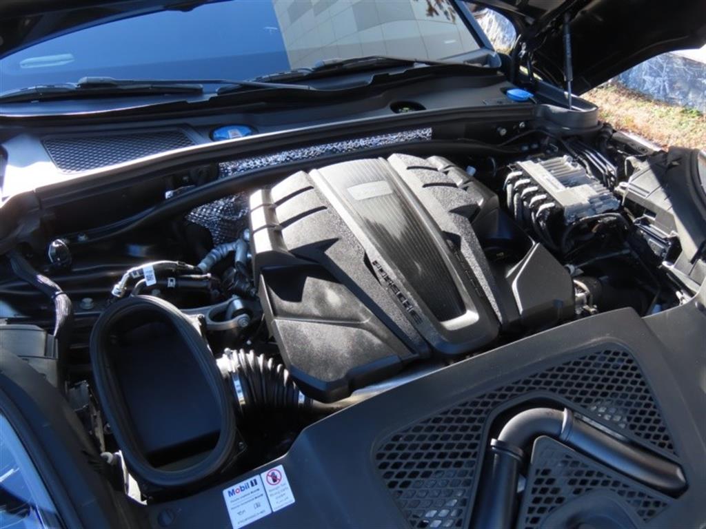 Porsche Macan — photo 20