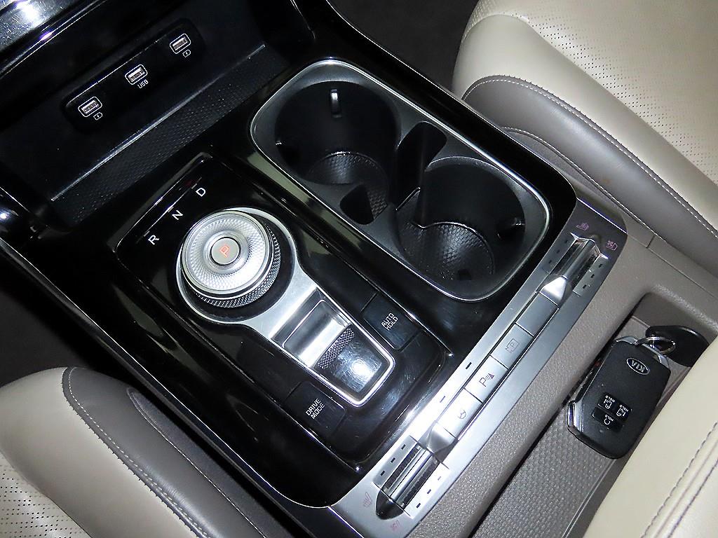 Kia Carnival — photo 12