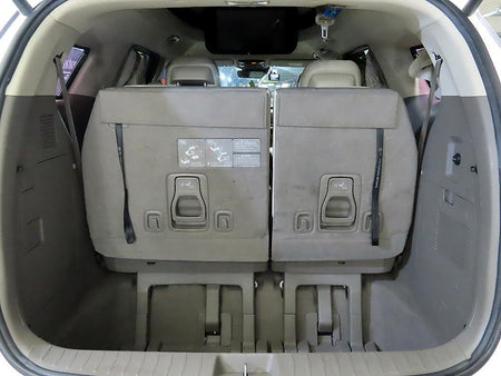 Kia Carnival — photo 16