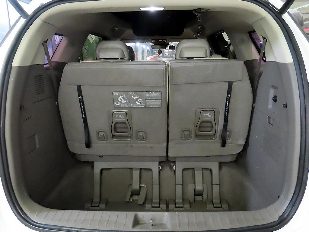 Kia Carnival — photo 16
