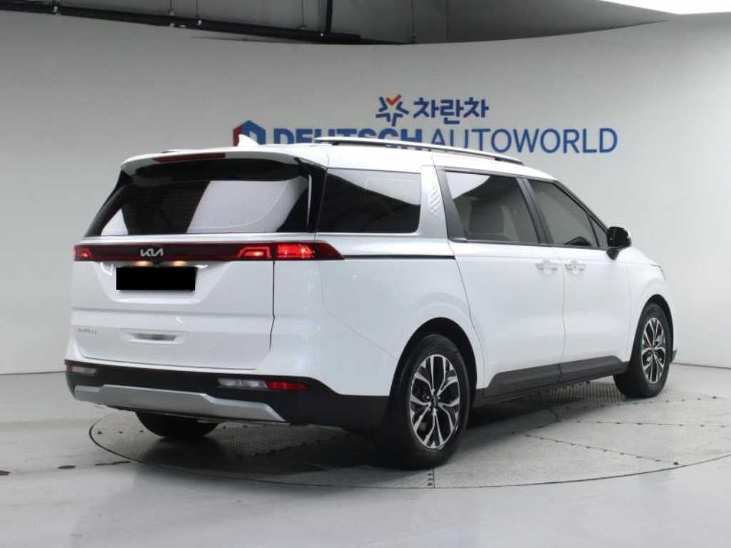 Kia Carnival — photo 04