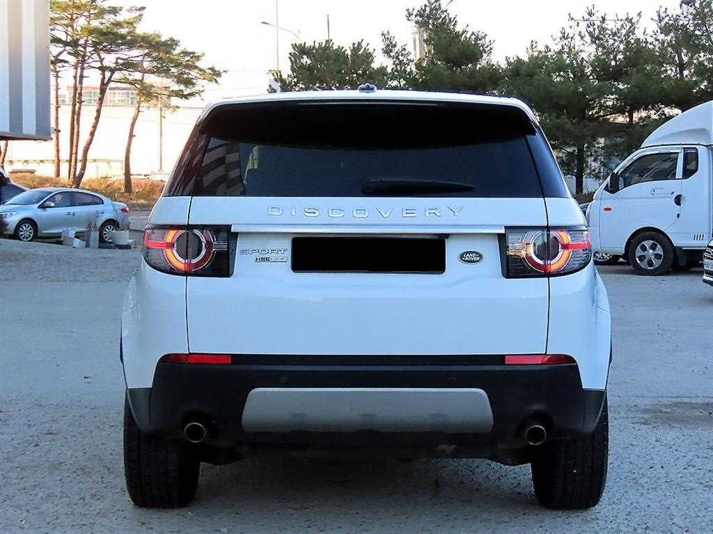 Land Rover Discovery Sport — photo 04
