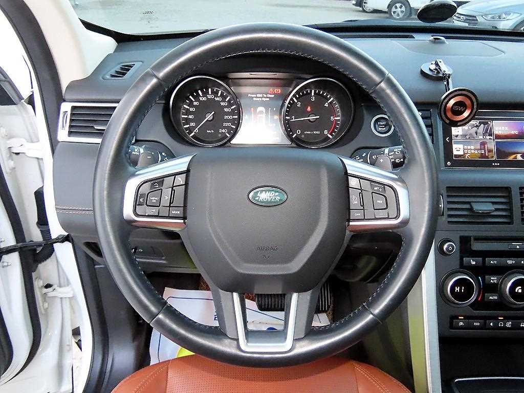 Land Rover Discovery Sport — photo 08