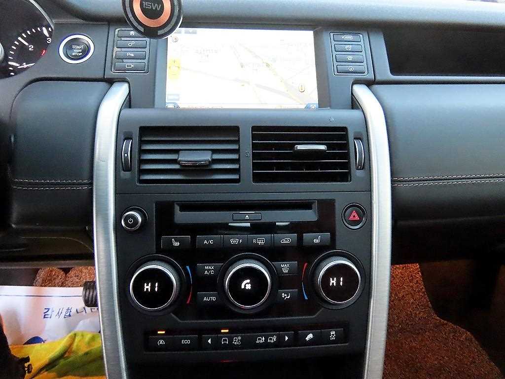 Land Rover Discovery Sport — photo 12