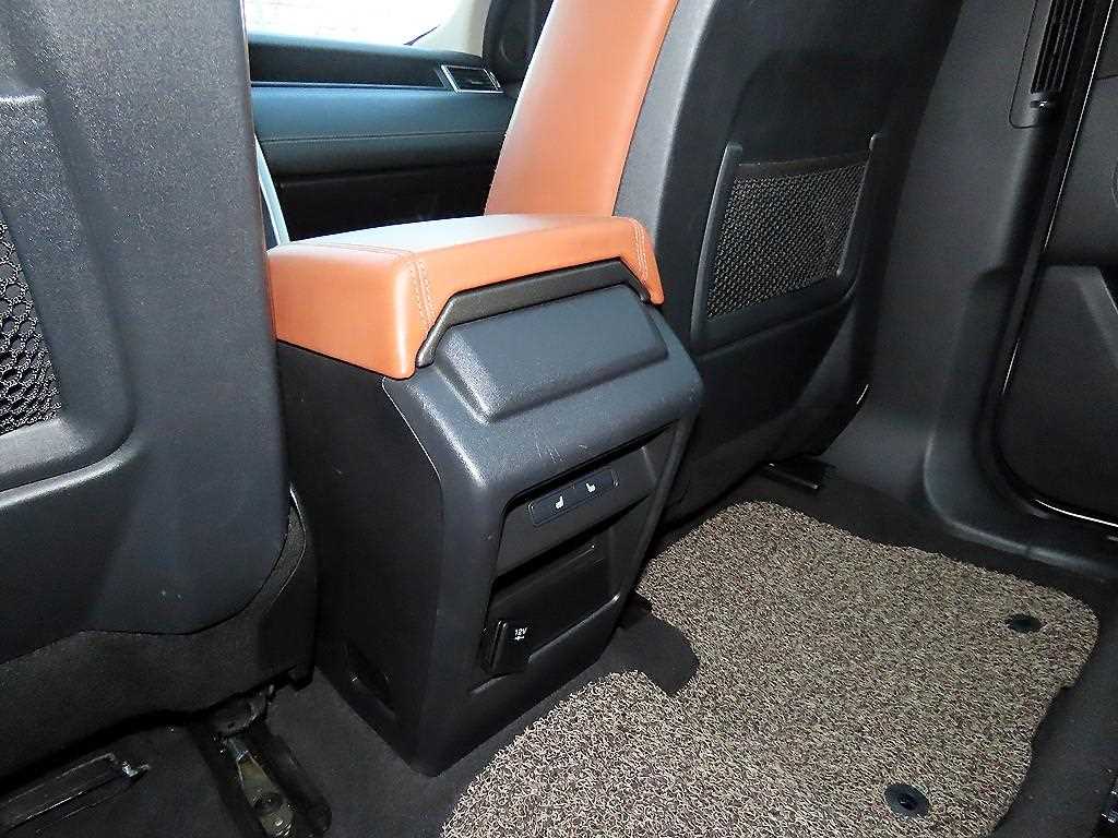 Land Rover Discovery Sport — photo 14