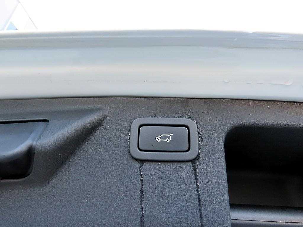 Land Rover Discovery Sport — photo 15