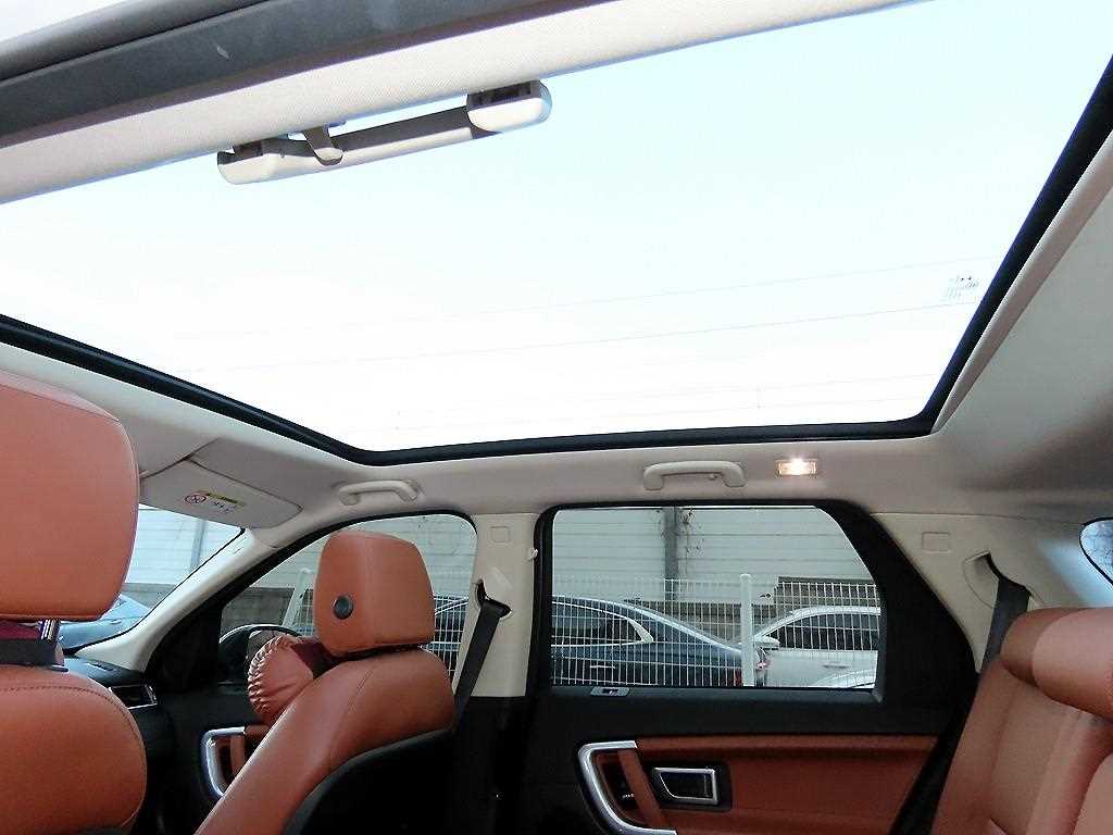 Land Rover Discovery Sport — photo 16