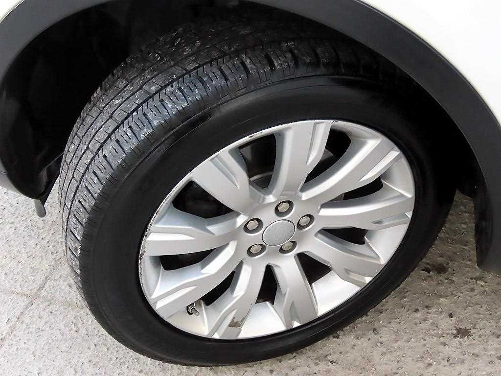 Land Rover Discovery Sport — photo 20