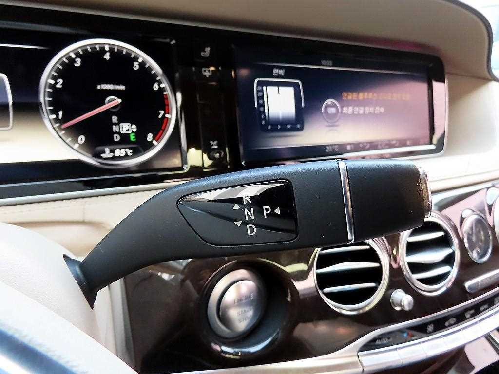 Mercedes-Benz S-Class — photo 10