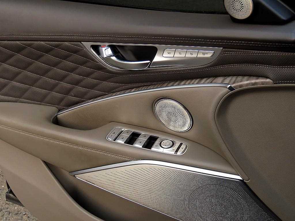 Kia K9 — photo 12