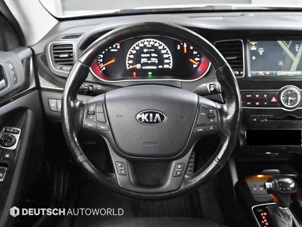Kia K7 — photo 13