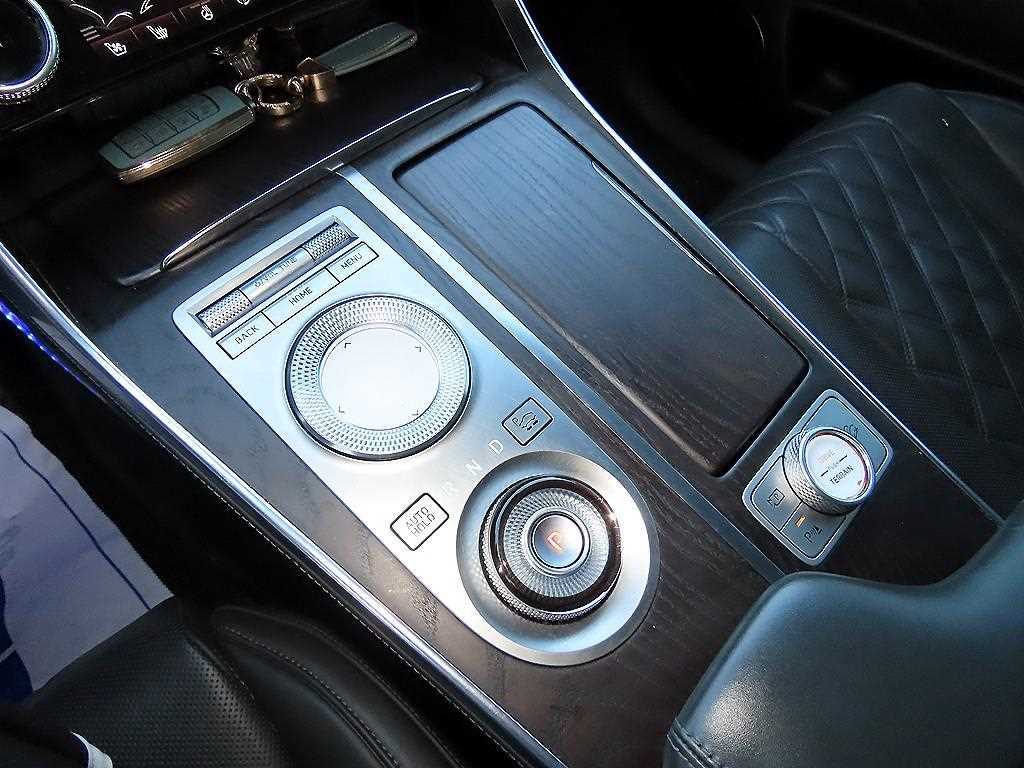 Genesis GV80 — photo 11