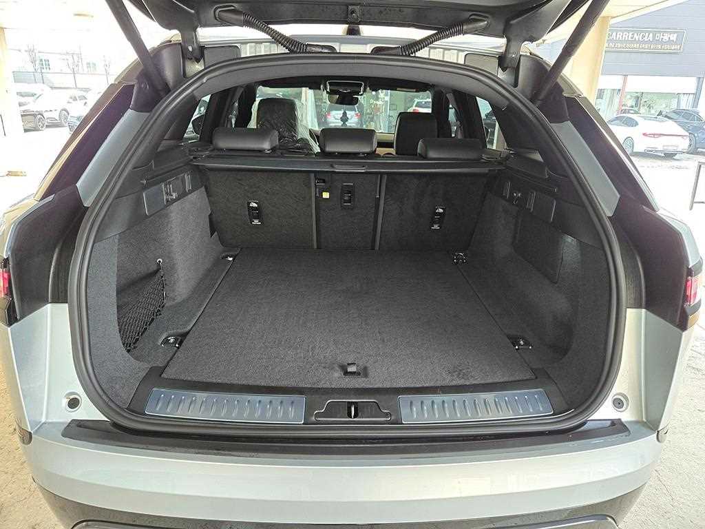 Land Rover Range Rover Velar — photo 16