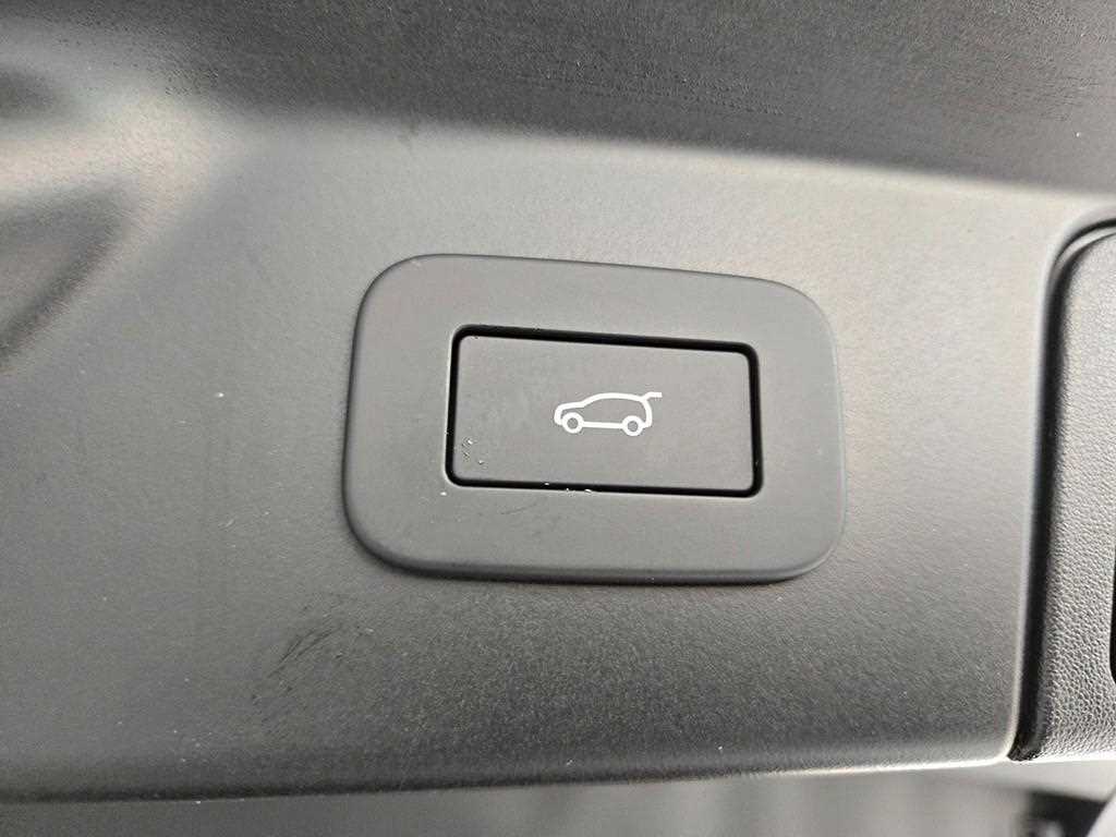 Land Rover Range Rover Velar — photo 17