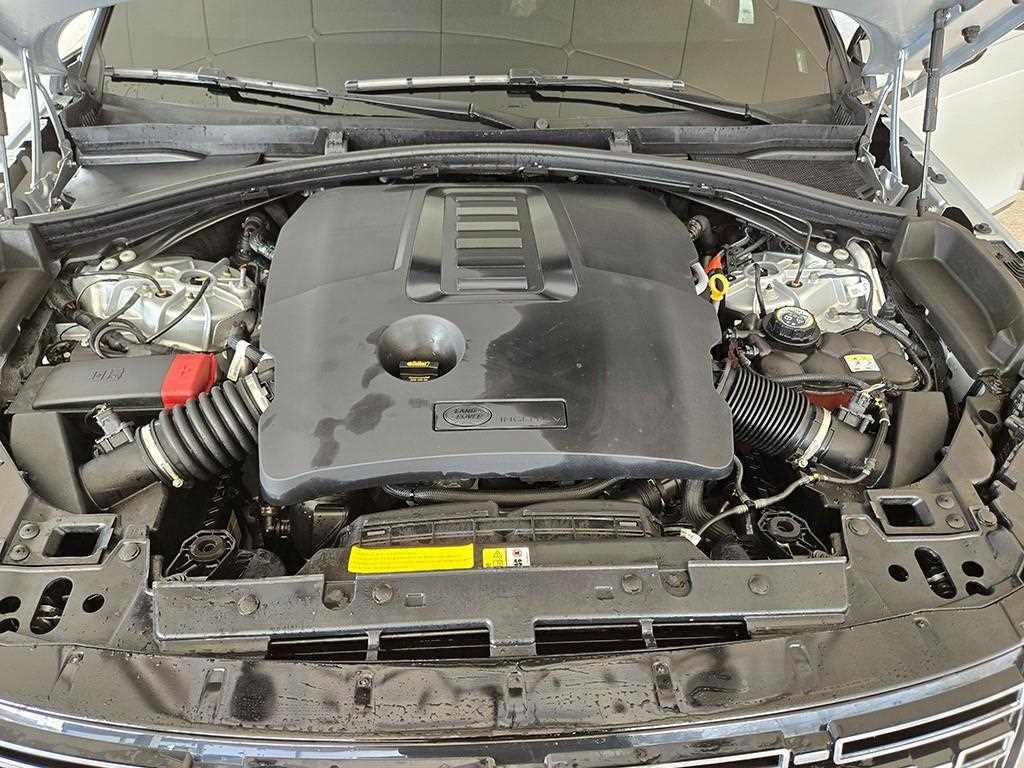 Land Rover Range Rover Velar — photo 19