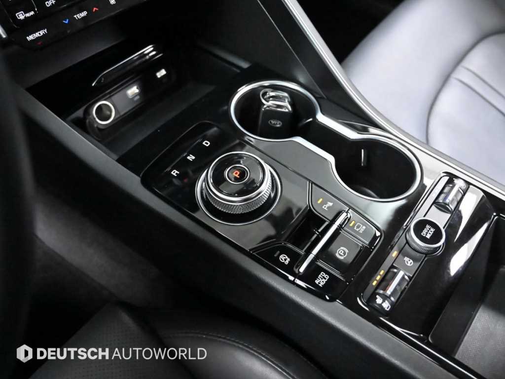 Kia K5 — photo 09